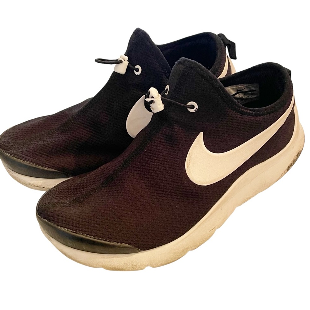 Nike‎ Size 7 Aptare Essentail Black White 881190-002 Comfort Swoosh Sneaker